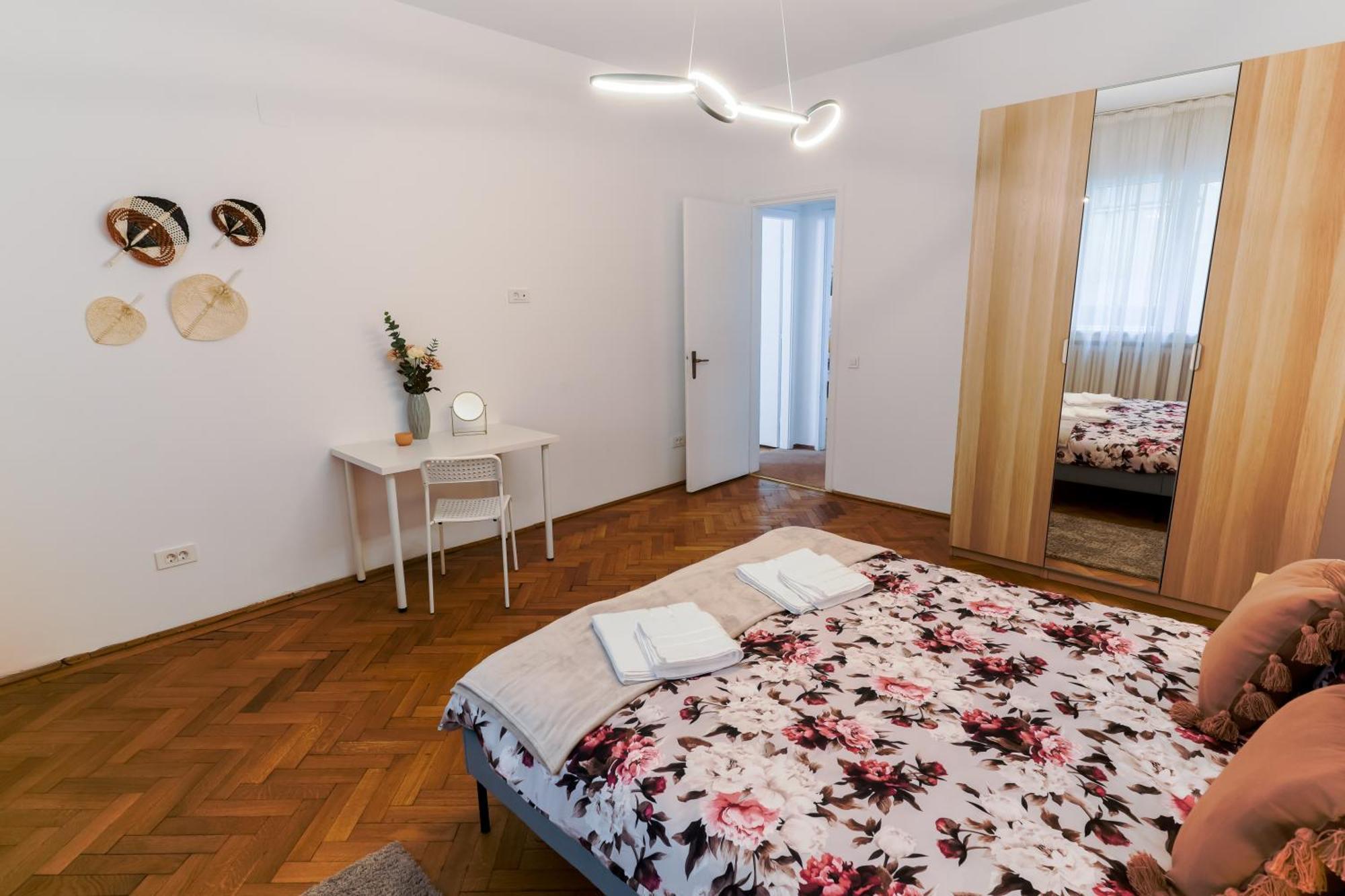 Ultracentral Golden Gatehouse 3 Bdrm Bucareste Exterior foto